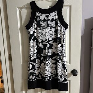 Black & White sleeveless dress size 10 by R&K Originals